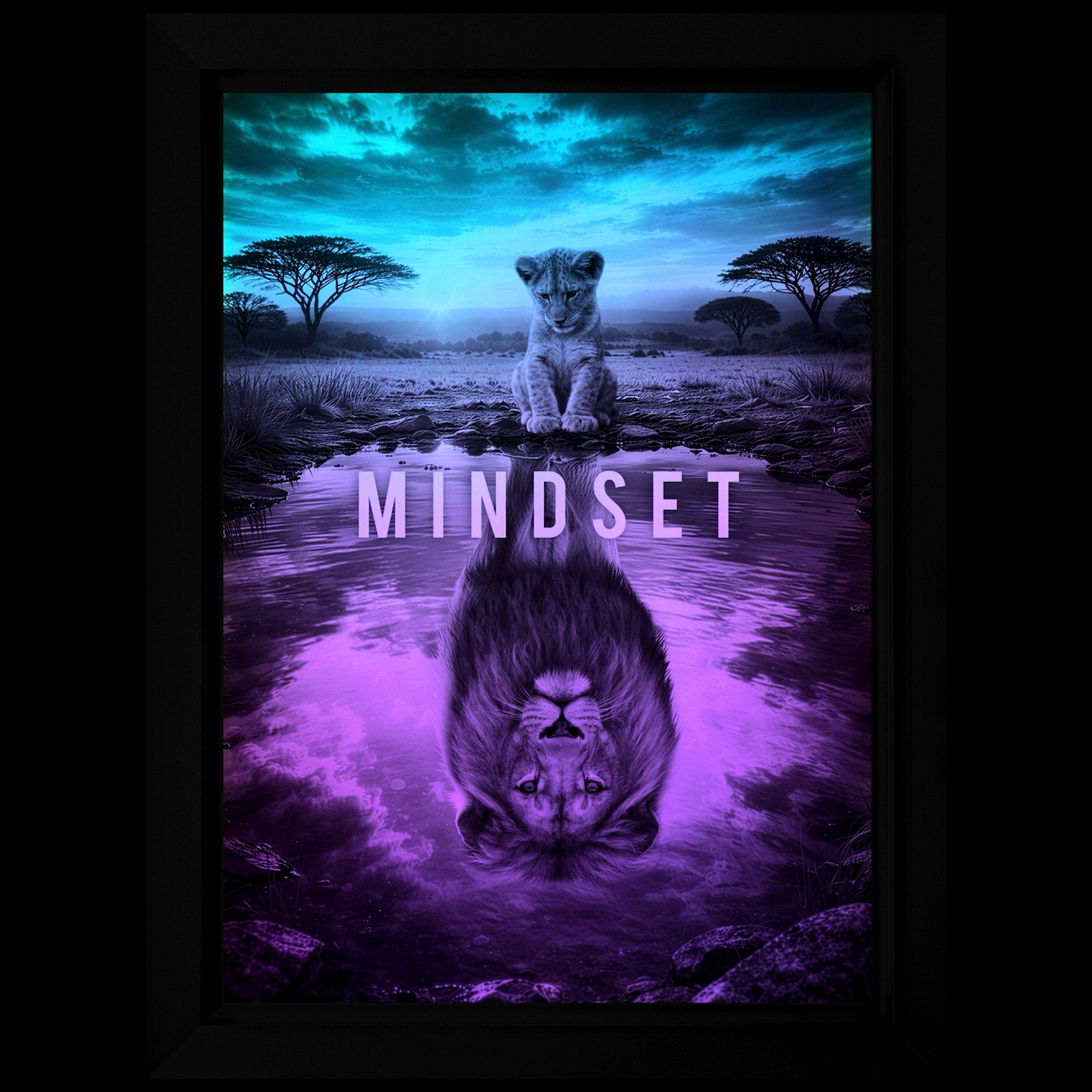 Mindset LED-billede med en løveunge og dens spejlbillede som voksen løve, oplyst i blåt og lilla lys