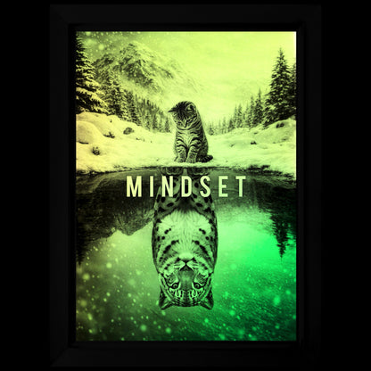 Mindset LED-billede med en kat og dens spejlbillede som en sneleopard, oplyst i grønt og gult lys