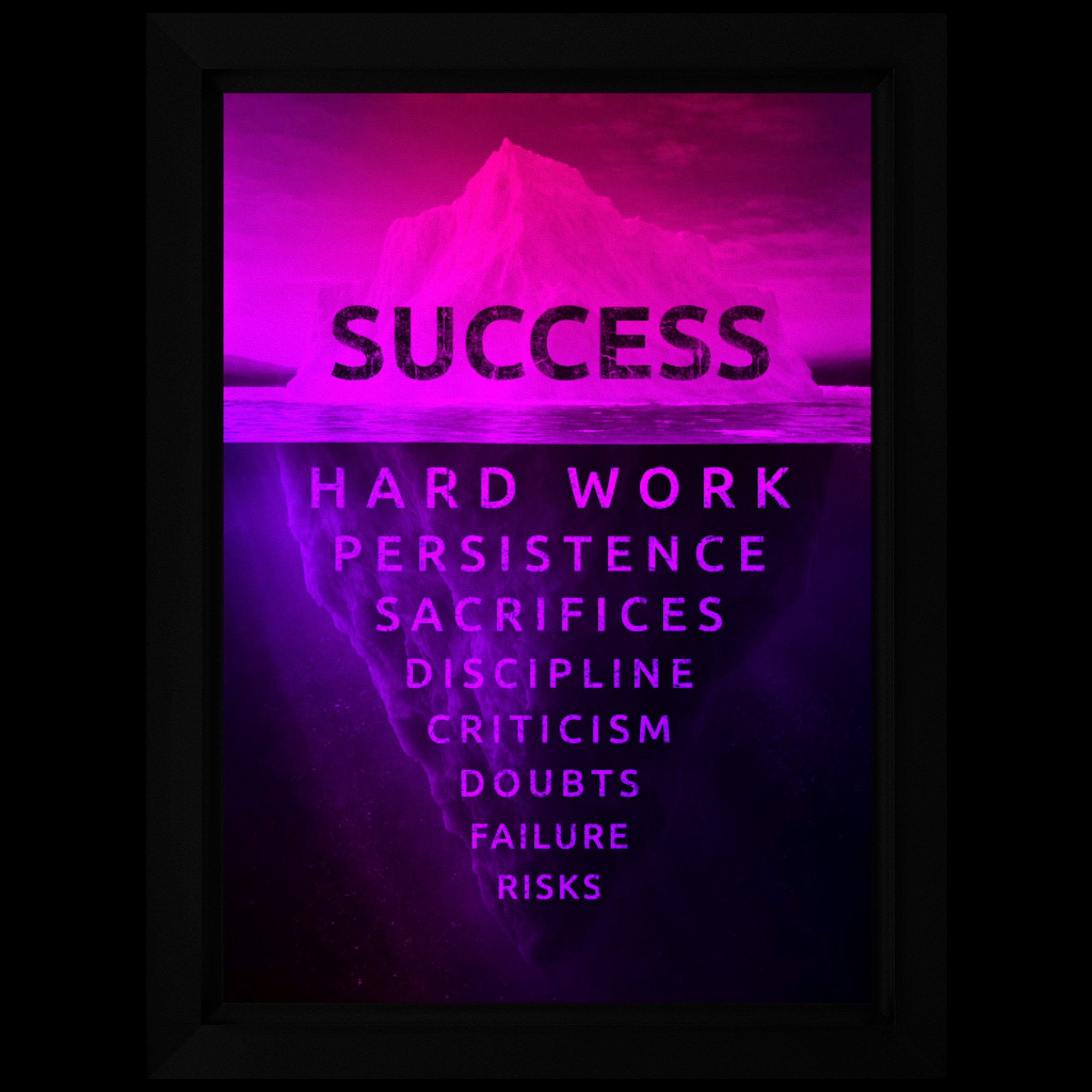 Success Iceberg LED-billede med et isbjergmotiv, der viser det usynlige arbejde bag succes oplyst i pink og lilla lys